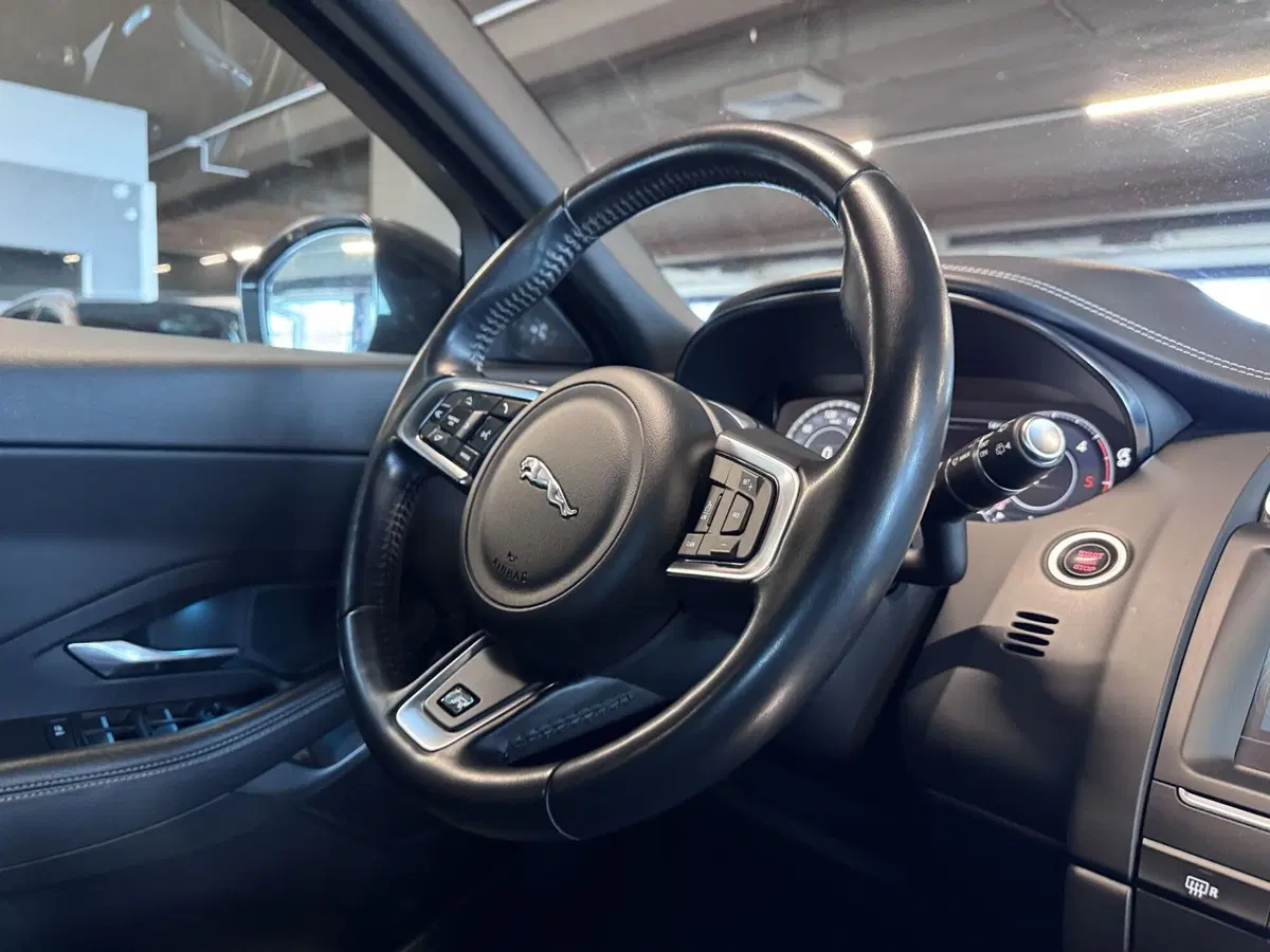 Jaguar E-Pace usata a Messina (15)