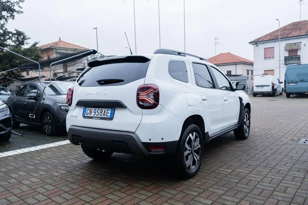 Dacia Duster usata a Pavia (17)