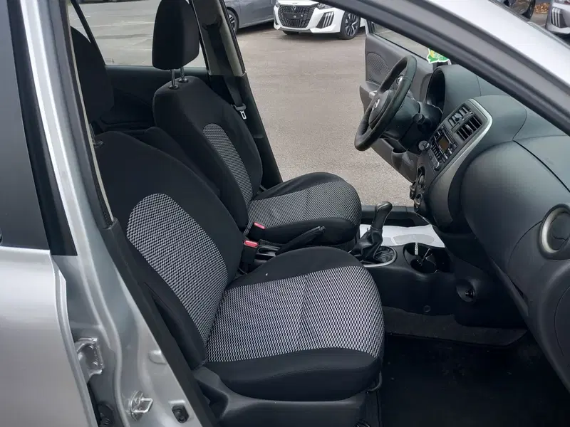 Nissan Micra usata a Lucca (12)
