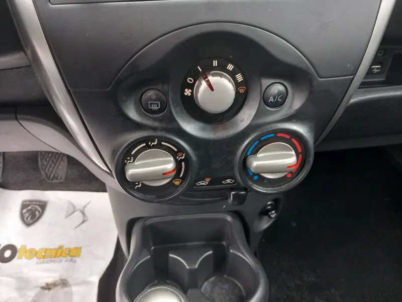 Nissan Micra usata a Lucca (18)