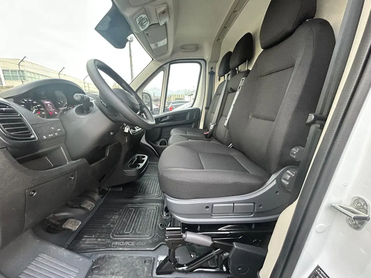 Toyota Proace Max Furgone nuova a Bergamo (11)