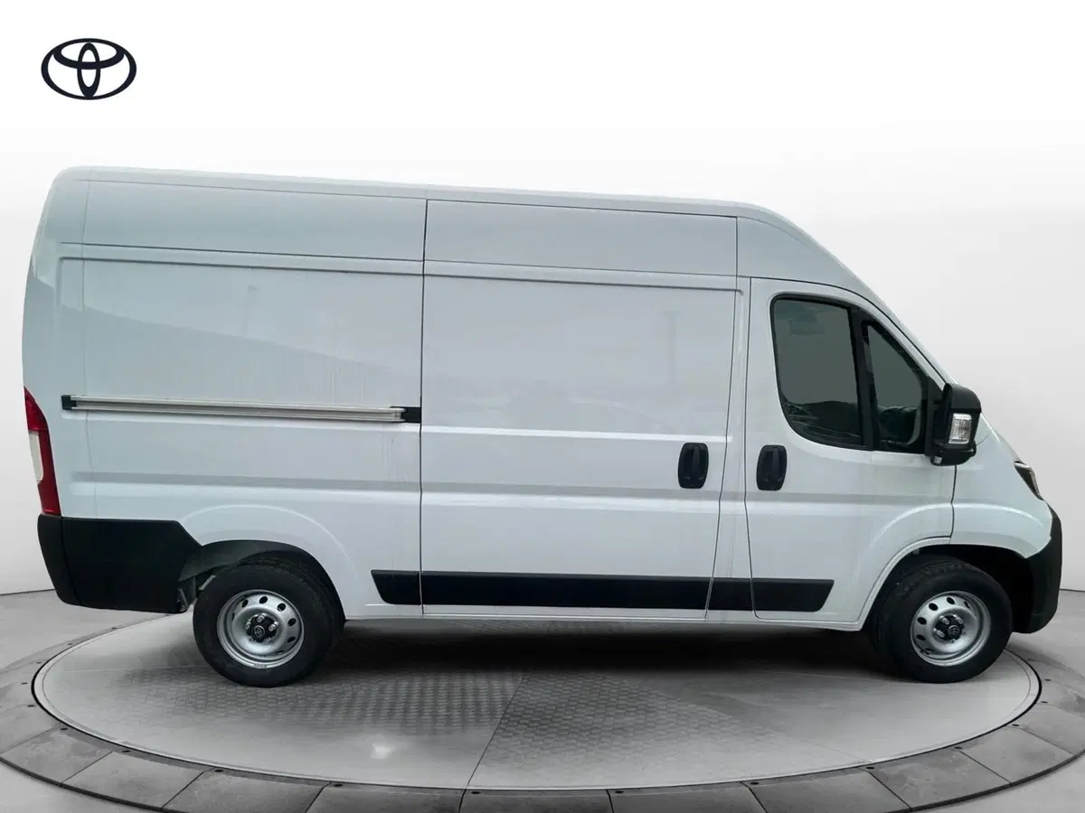 Toyota Proace Max Furgone nuova a Bergamo (13)