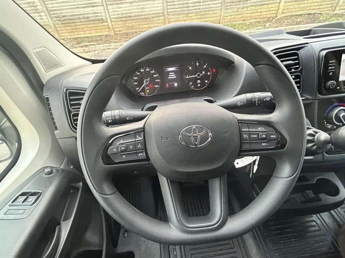 Toyota Proace Max Furgone nuova a Bergamo (14)