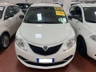 Lancia Ypsilon 1.3 MJT 16V 95 CV 5 porte S&amp;S Gold del 2017 usata a Altopascio
