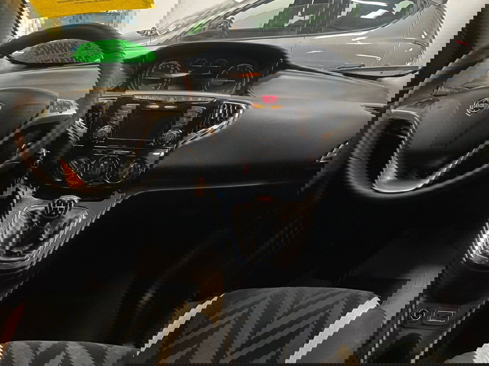 Lancia Ypsilon usata a Lucca (12)