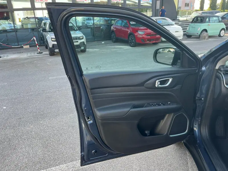 Jeep Compass nuova a Lucca (10)