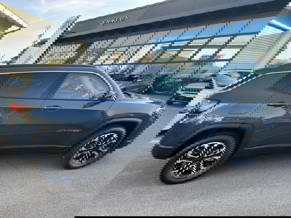 Jeep Compass nuova a Lucca (4)