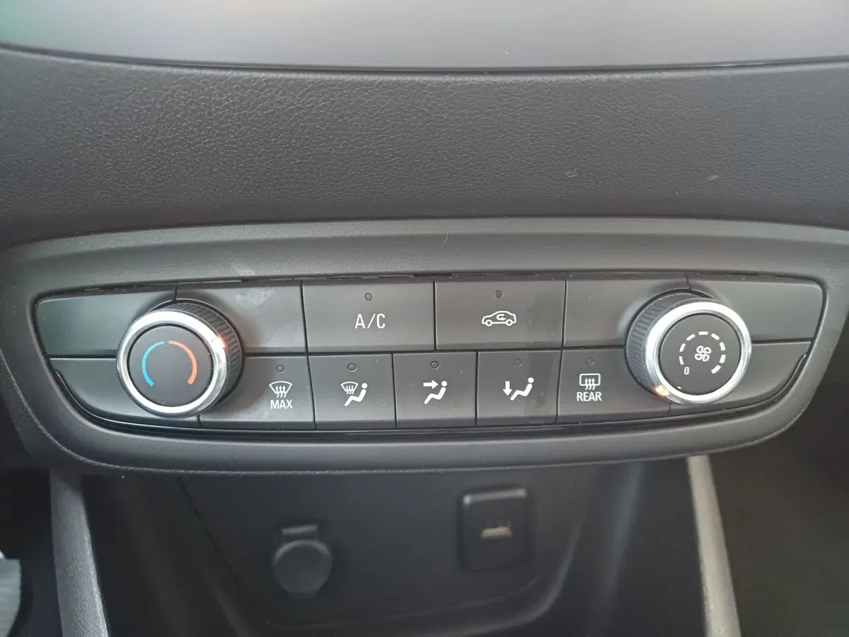 Opel Crossland X usata a Modena (17)