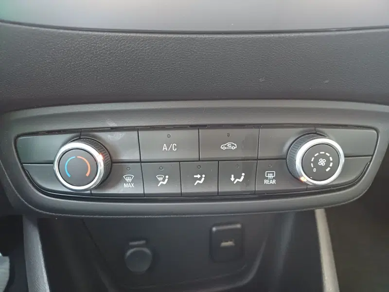 Opel Crossland X usata a Modena (17)
