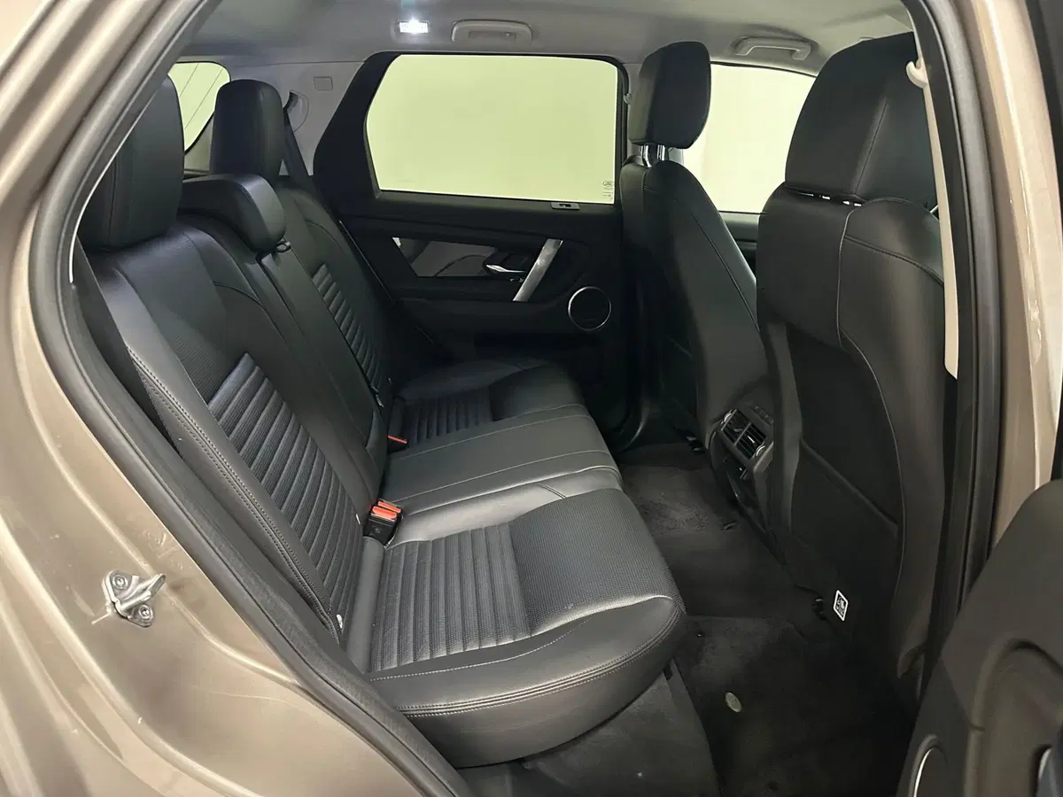 Land Rover Discovery Sport usata a Novara (3)