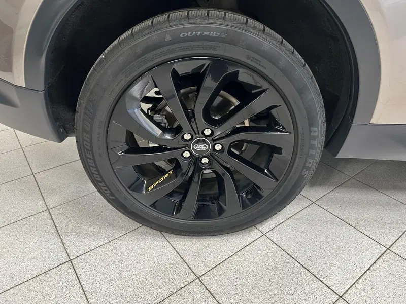 Land Rover Discovery Sport usata a Novara (9)