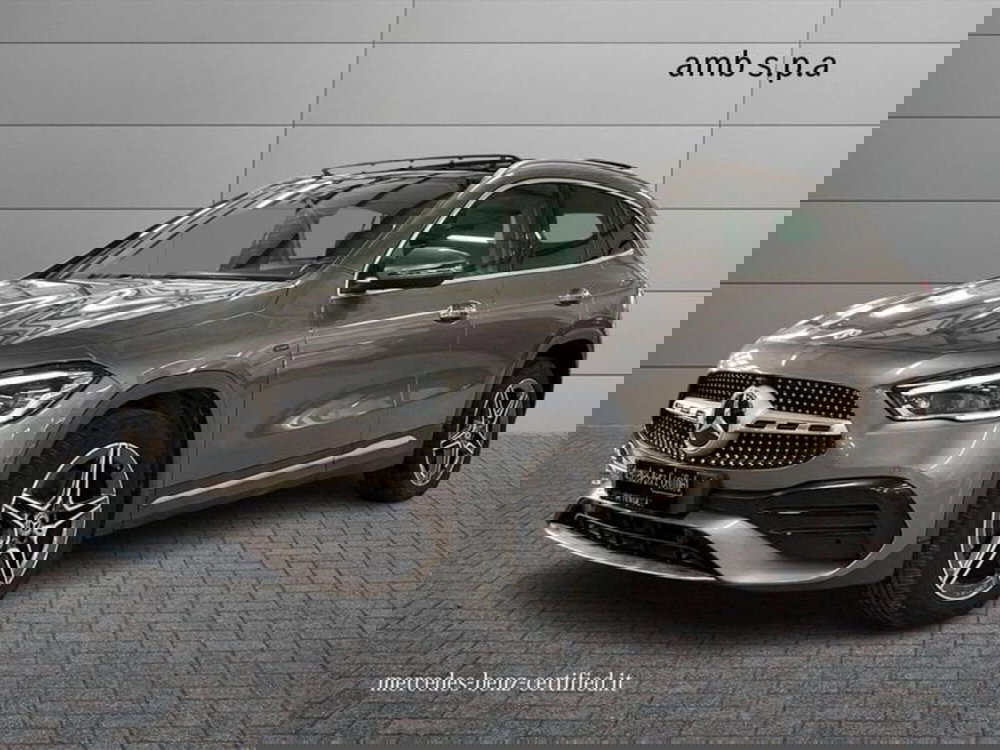 Mercedes-Benz GLA SUV usata a Napoli