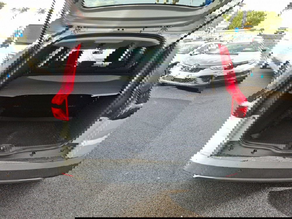 Dacia Jogger usata a Roma (12)