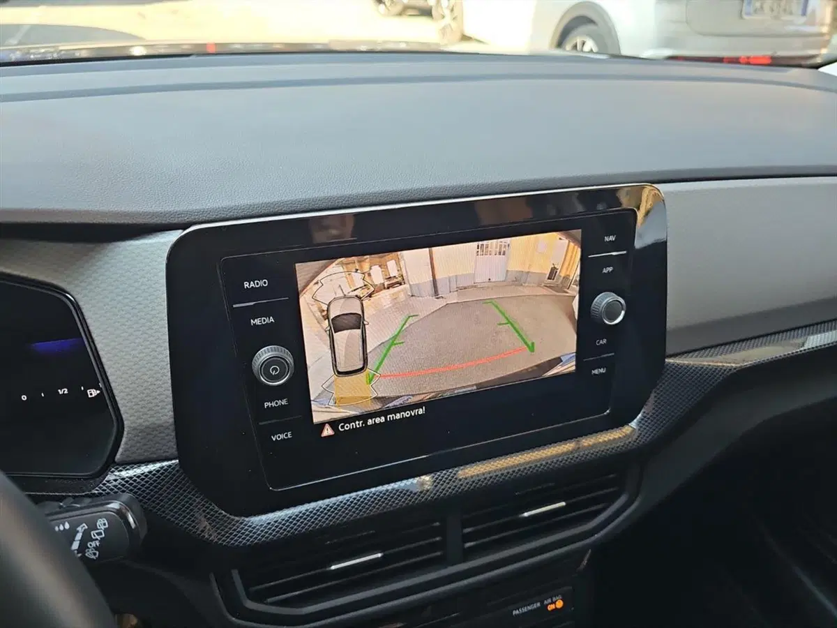 Volkswagen T-Cross usata a Lecco (13)