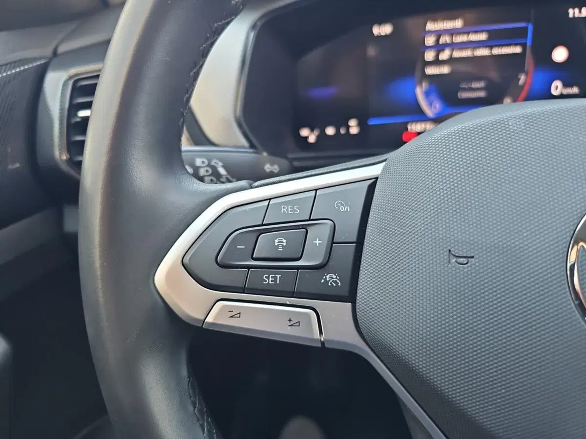Volkswagen T-Cross usata a Lecco (15)