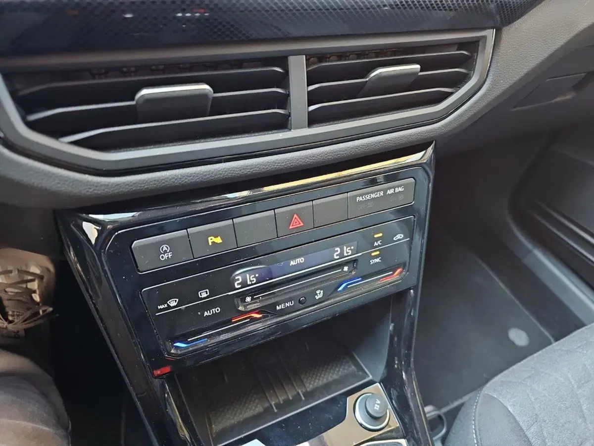Volkswagen T-Cross usata a Lecco (16)