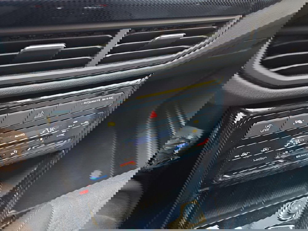 Volkswagen T-Cross usata a Lecco (16)