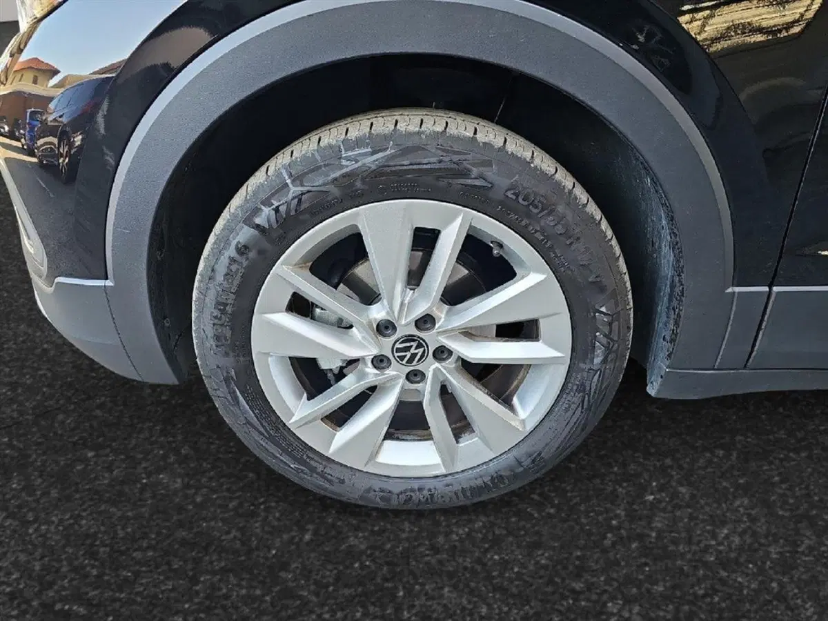 Volkswagen T-Cross usata a Lecco (17)