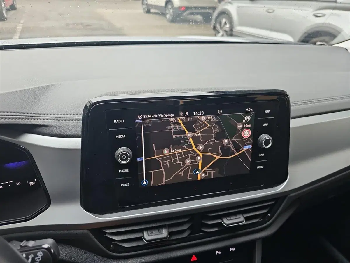 Volkswagen T-Roc usata a Lecco (13)