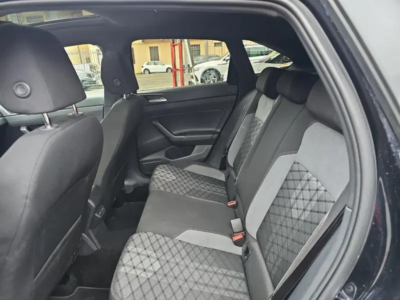 Volkswagen Taigo usata a Lecco (13)