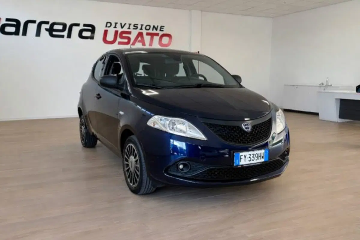 Lancia Ypsilon usata a Latina