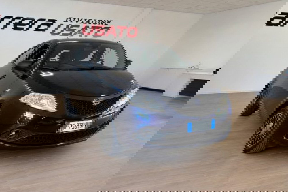 Lancia Ypsilon usata a Latina