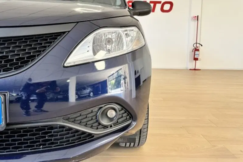 Lancia Ypsilon usata a Latina (11)