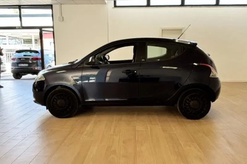 Lancia Ypsilon usata a Latina (4)