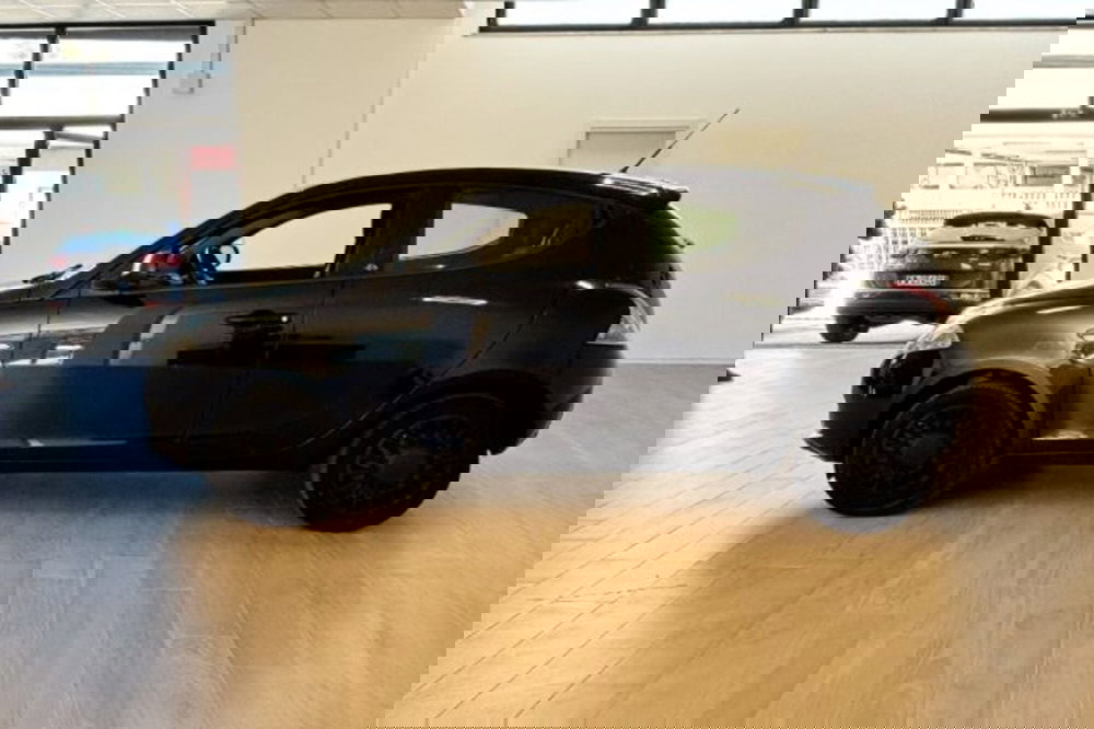 Lancia Ypsilon usata a Latina (4)