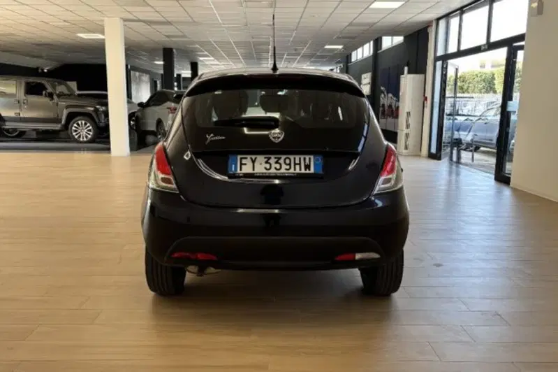 Lancia Ypsilon usata a Latina (6)