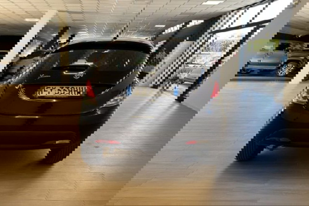 Lancia Ypsilon usata a Latina (6)