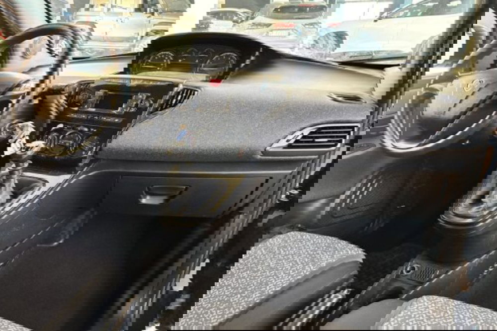 Lancia Ypsilon usata a Latina (9)