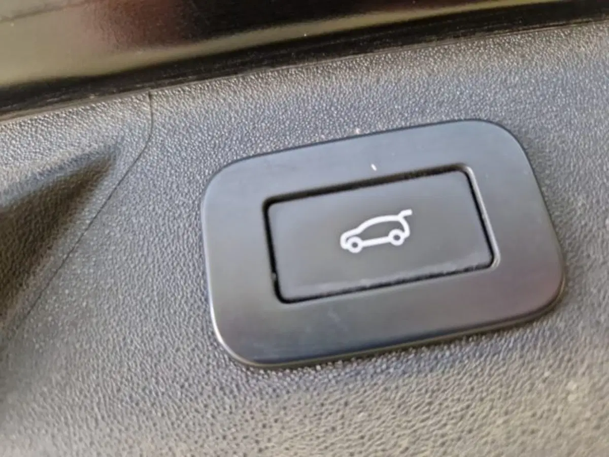 Land Rover Discovery Sport usata a Livorno (19)