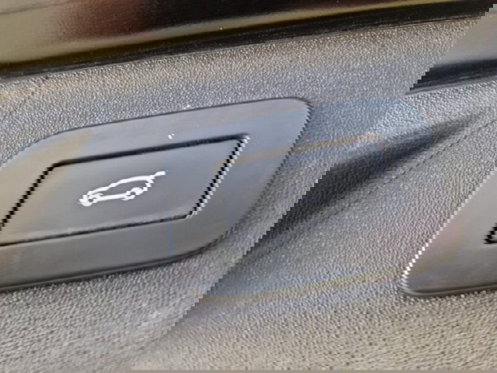 Land Rover Discovery Sport usata a Livorno (19)