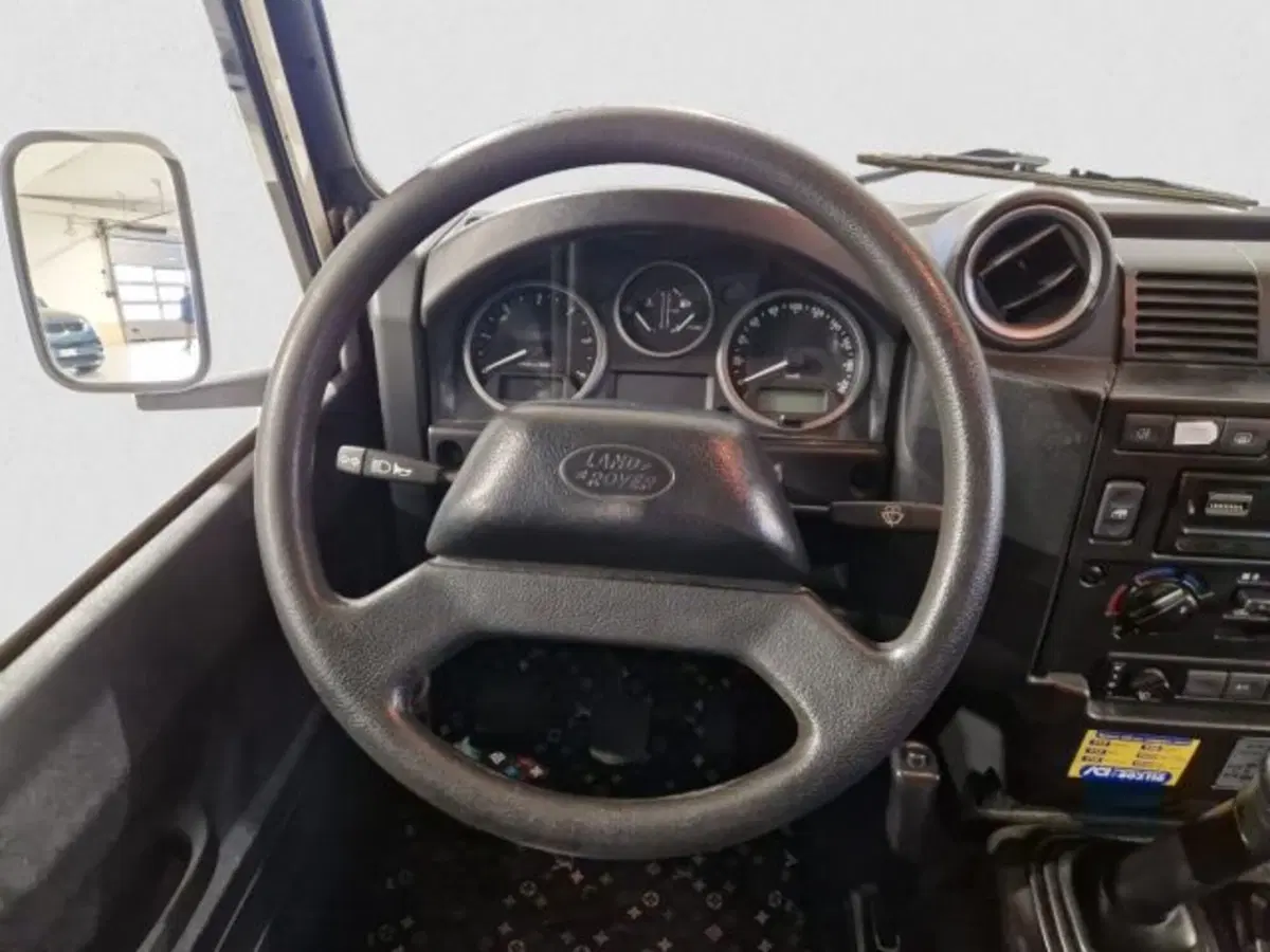 Land Rover Defender usata a Livorno (11)