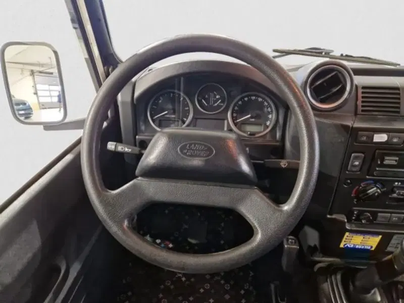 Land Rover Defender usata a Livorno (11)