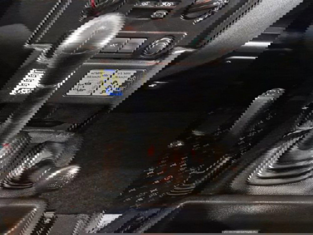 Land Rover Defender usata a Livorno (19)