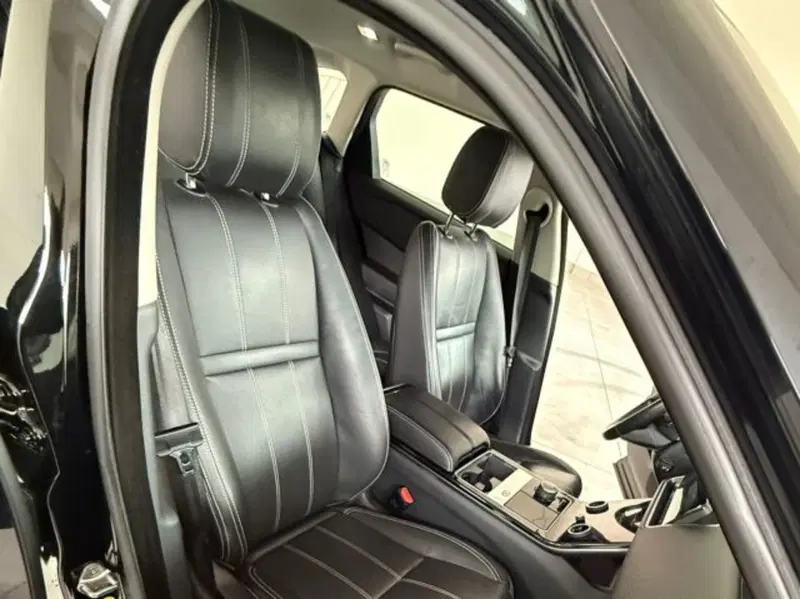 Land Rover Range Rover Velar usata a Livorno (11)