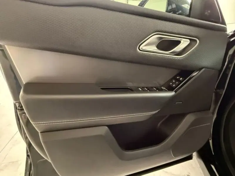 Land Rover Range Rover Velar usata a Livorno (17)
