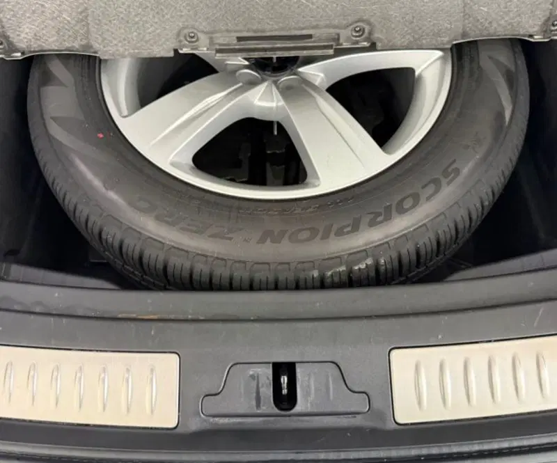 Land Rover Range Rover Velar usata a Livorno (18)
