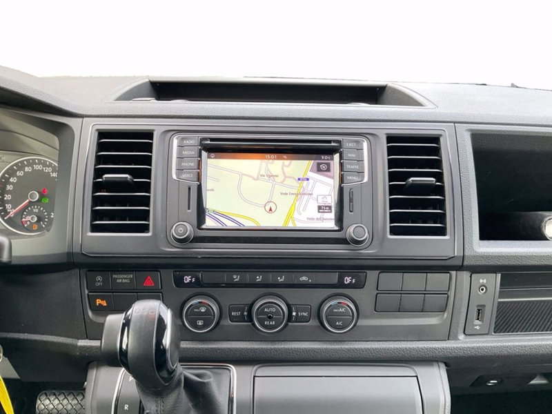 Volkswagen Multivan usata a Milano (14)