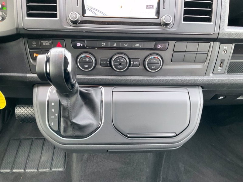 Volkswagen Multivan usata a Milano (15)