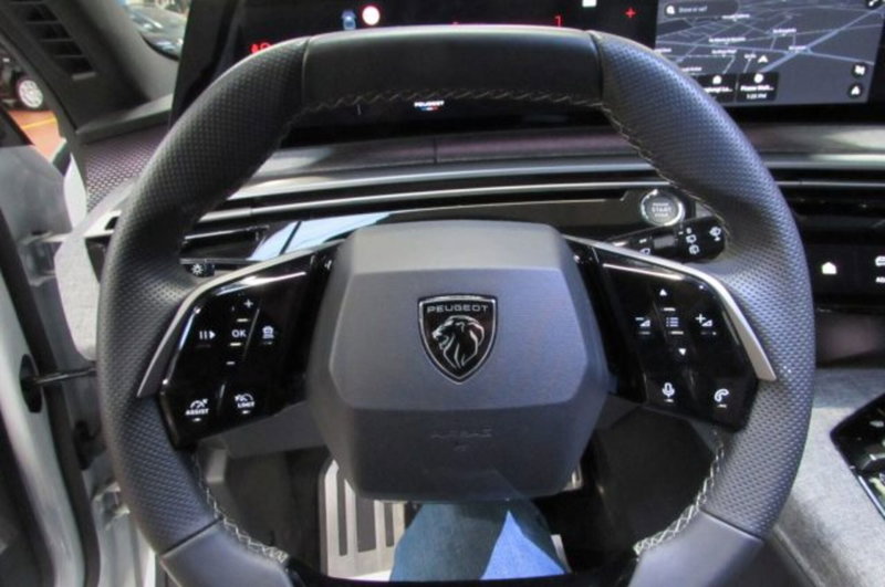 Peugeot 5008 usata a Milano (11)