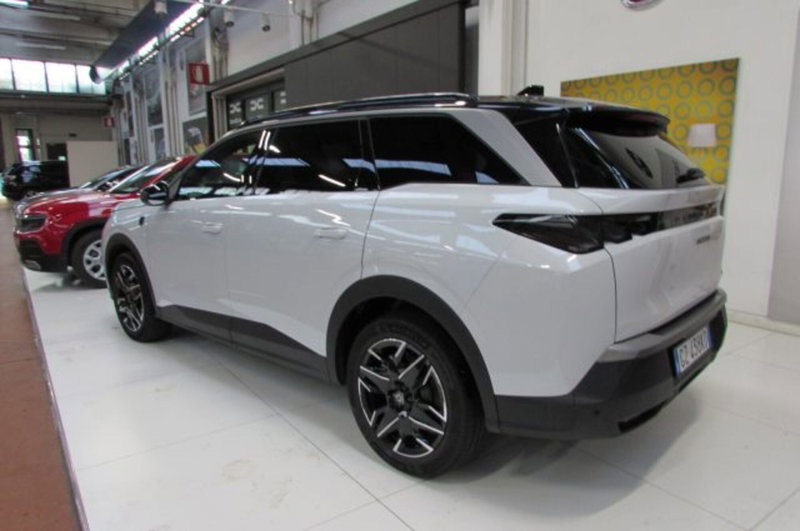 Peugeot 5008 usata a Milano (3)