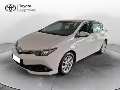 Toyota Auris 1.8 Hybrid 5 porte Lounge del 2017 usata a Torino