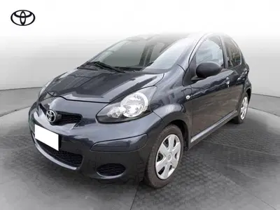Toyota Aygo 1.0 12V VVT-i 5 porte Sol Connect Red Edition del 2011 usata a Torino