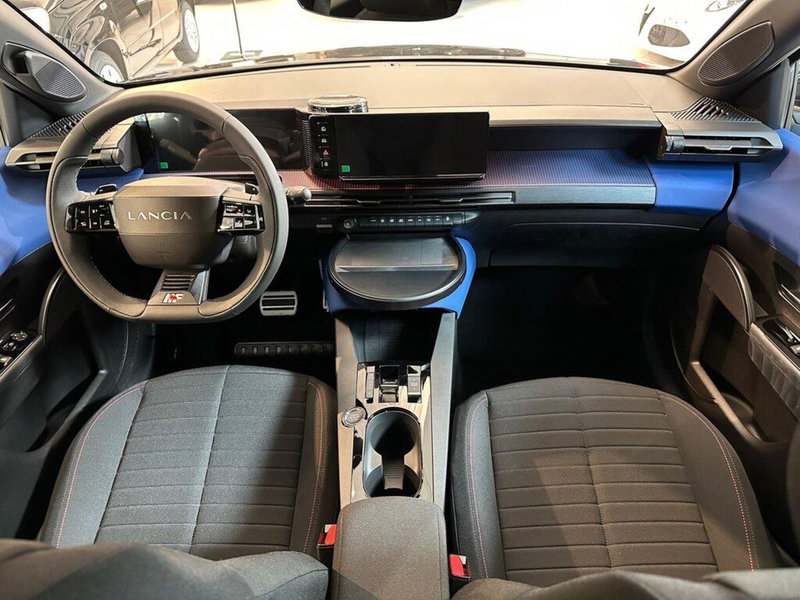 Lancia Ypsilon nuova a Sondrio (12)