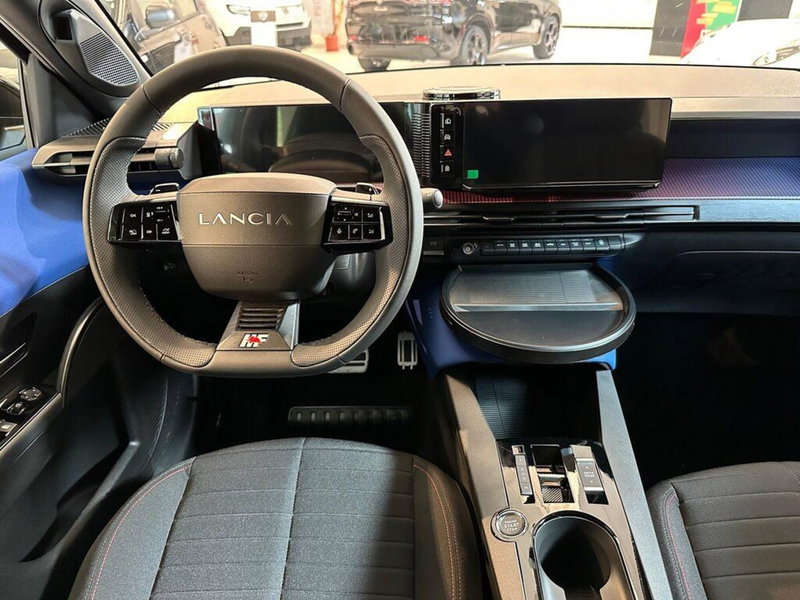 Lancia Ypsilon nuova a Sondrio (14)