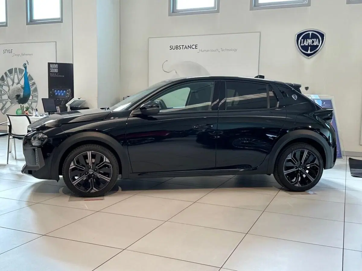 Lancia Ypsilon nuova a Sondrio (2)