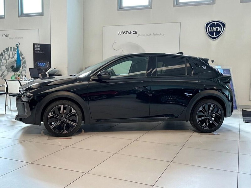 Lancia Ypsilon nuova a Sondrio (2)